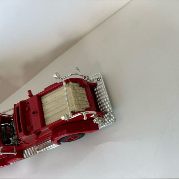 Vintage Corgi Ahrens Fox Boston Pumper Diecast Fire truck - Picture 7 of 11